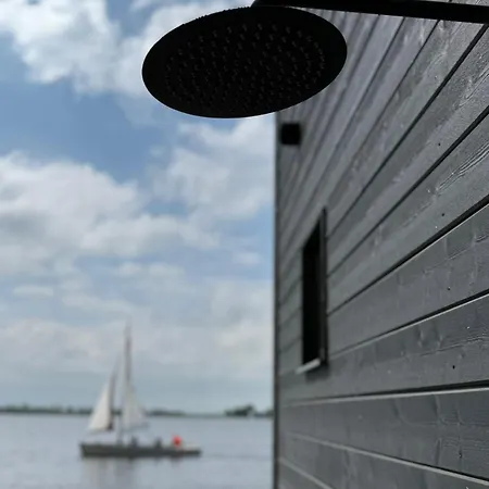 船屋 Modern Tiny Houseboat To Visit Amsterdam *