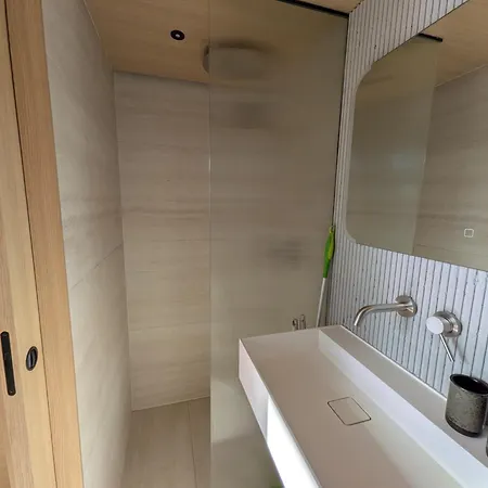 船屋 Modern Tiny Houseboat To Visit Amsterdam *