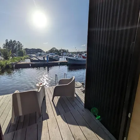 船屋 Modern Tiny Houseboat To Visit Amsterdam *