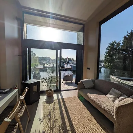 Modern Tiny Houseboat To Visit Amsterdam