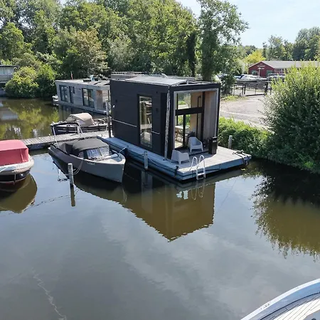 Modern Tiny Houseboat To Visit Amsterdam * 莫尼肯达姆