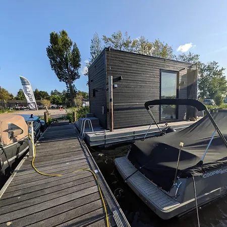 Modern Tiny Houseboat To Visit Amsterdam 船屋 *